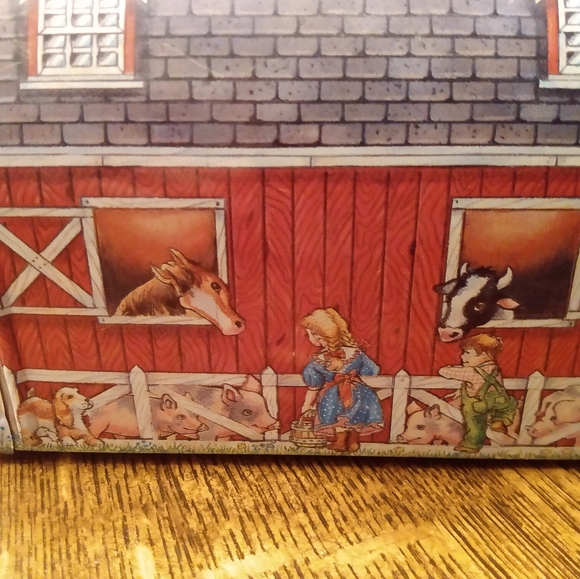 Vintage Tin Barn Bank. - Picture 4 of 7